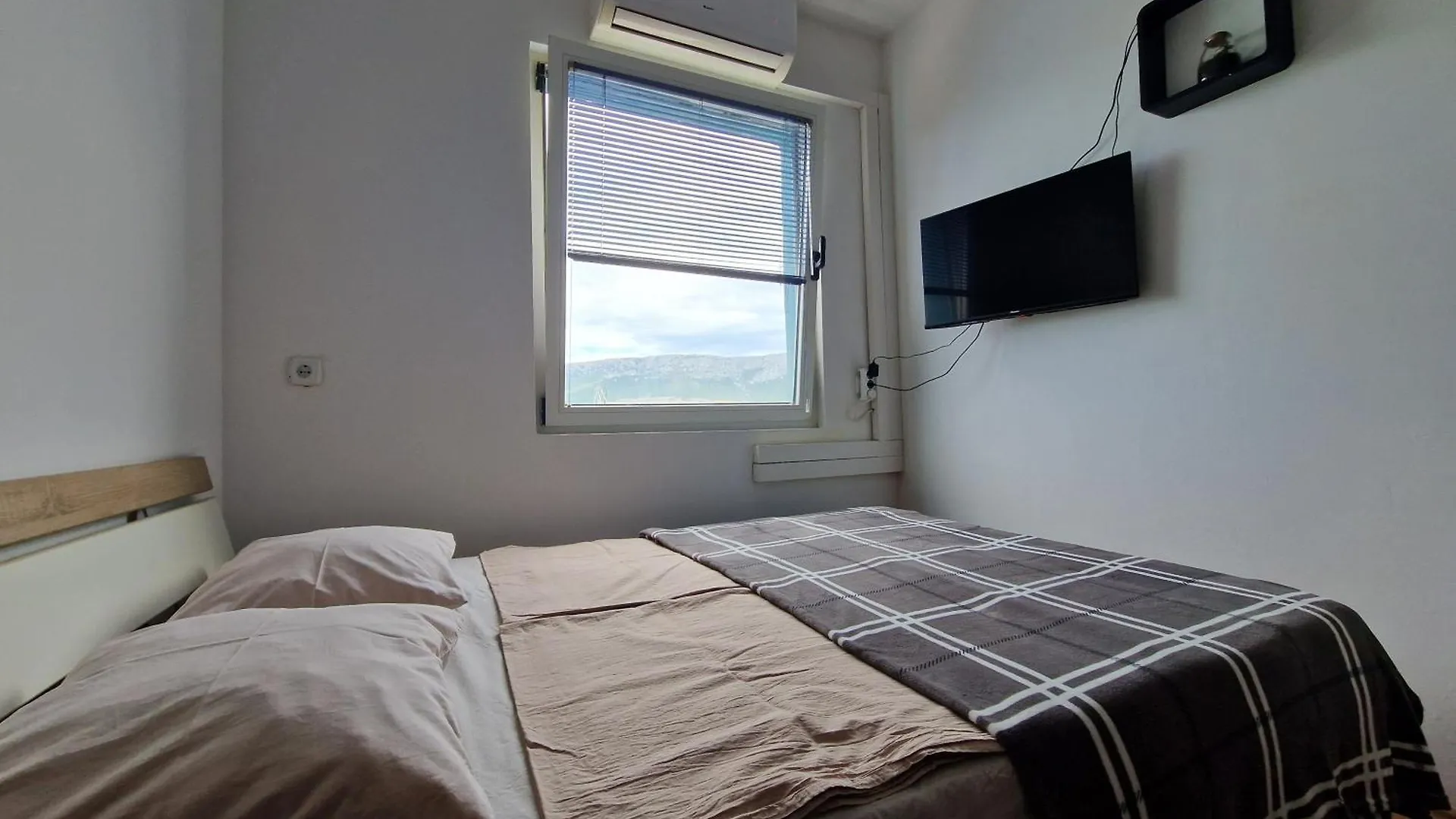 Rooms For Two With Private Bathroom Near Split Center 0*,  Croatia